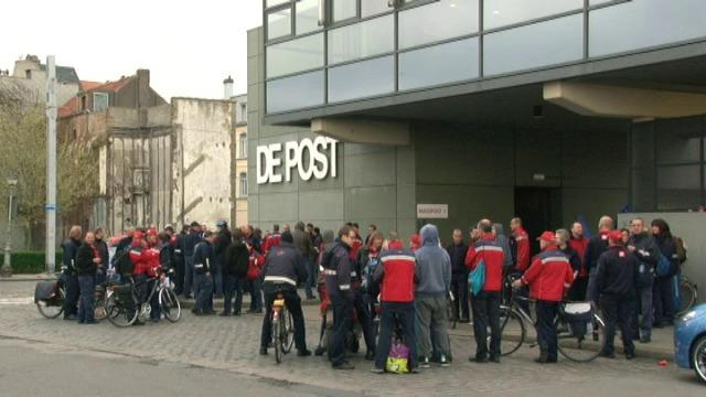 Bij bPost in Oostende is een spontane staking uitgebroken