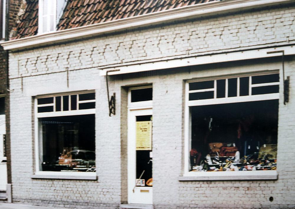 Zo zag de handelszaak van Joris Lauwers en Lucette Balcaen er uit in 1969. In een nog vroeger stadium was alleen de rechterhelft van de foto winkel.