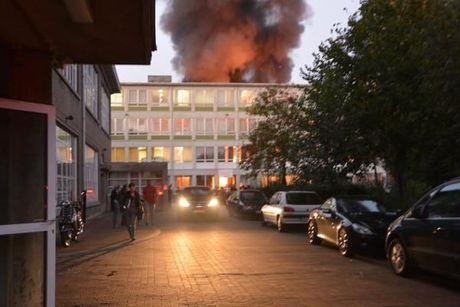 VIDEO Enorme uitslaande brand bij KTA in Roeselare