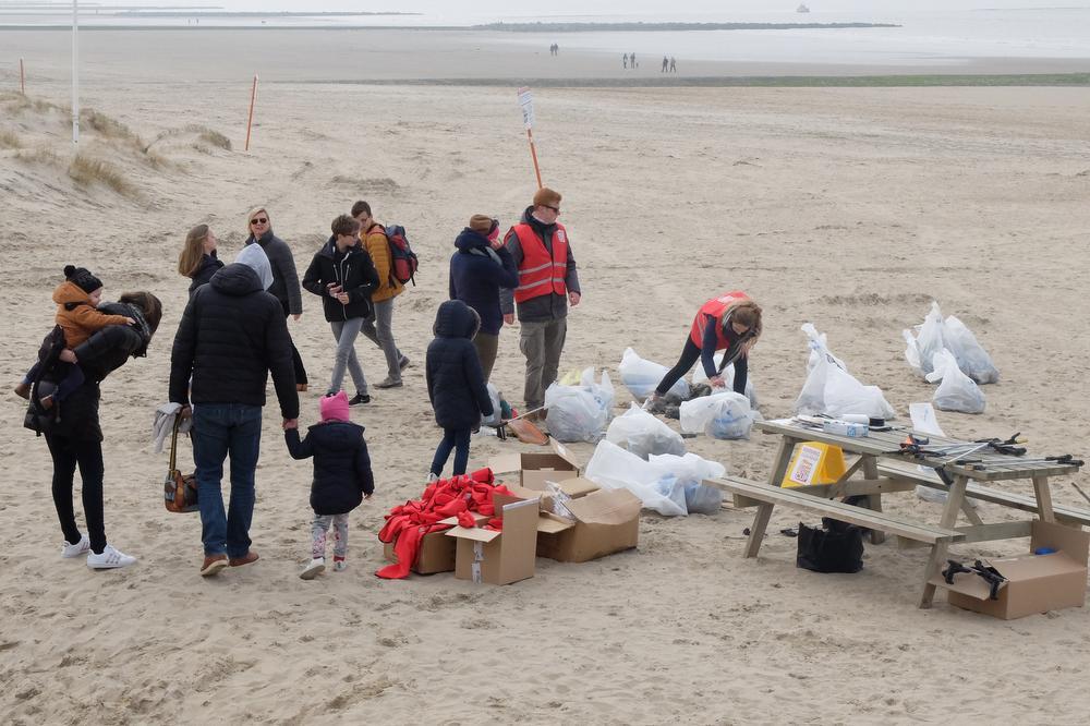 4.000 vrijwilligers ruimen samen meer dan 5,5 ton strandafval op