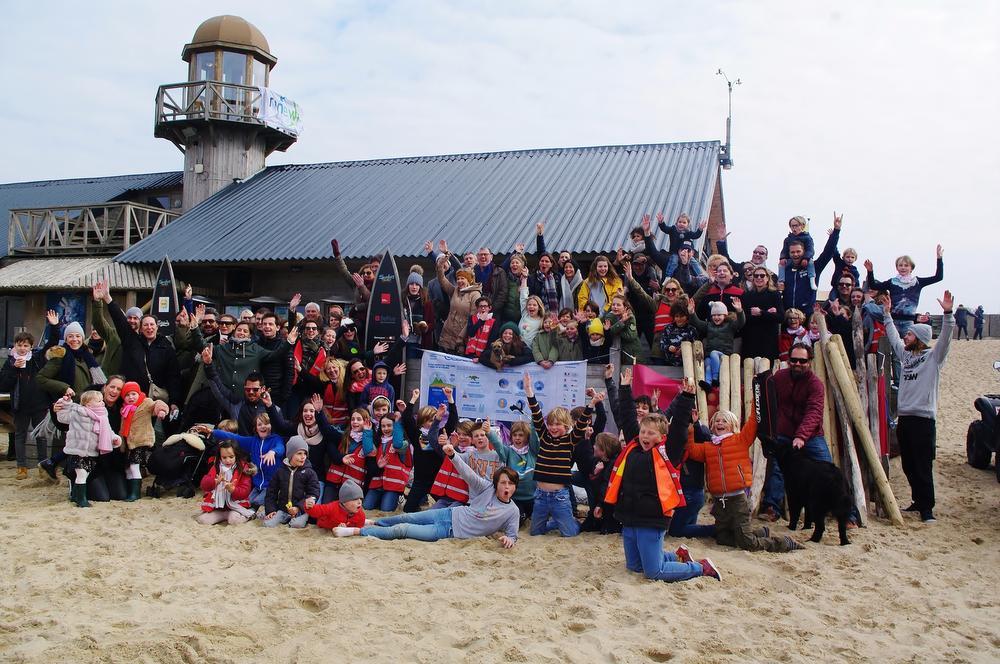 204 vrijwilligers zorgden voor een clean beach aan Surfers Paradise te Knokke-Heist. Over een lengte van 3 kilometer strand en duinen, tot aan de Zwinmonding, verzamelden zij maar liefst 304,71 kilogram vuilnis. Dat is het dubbele van 2017, toen 150kg afval geruimd werd.