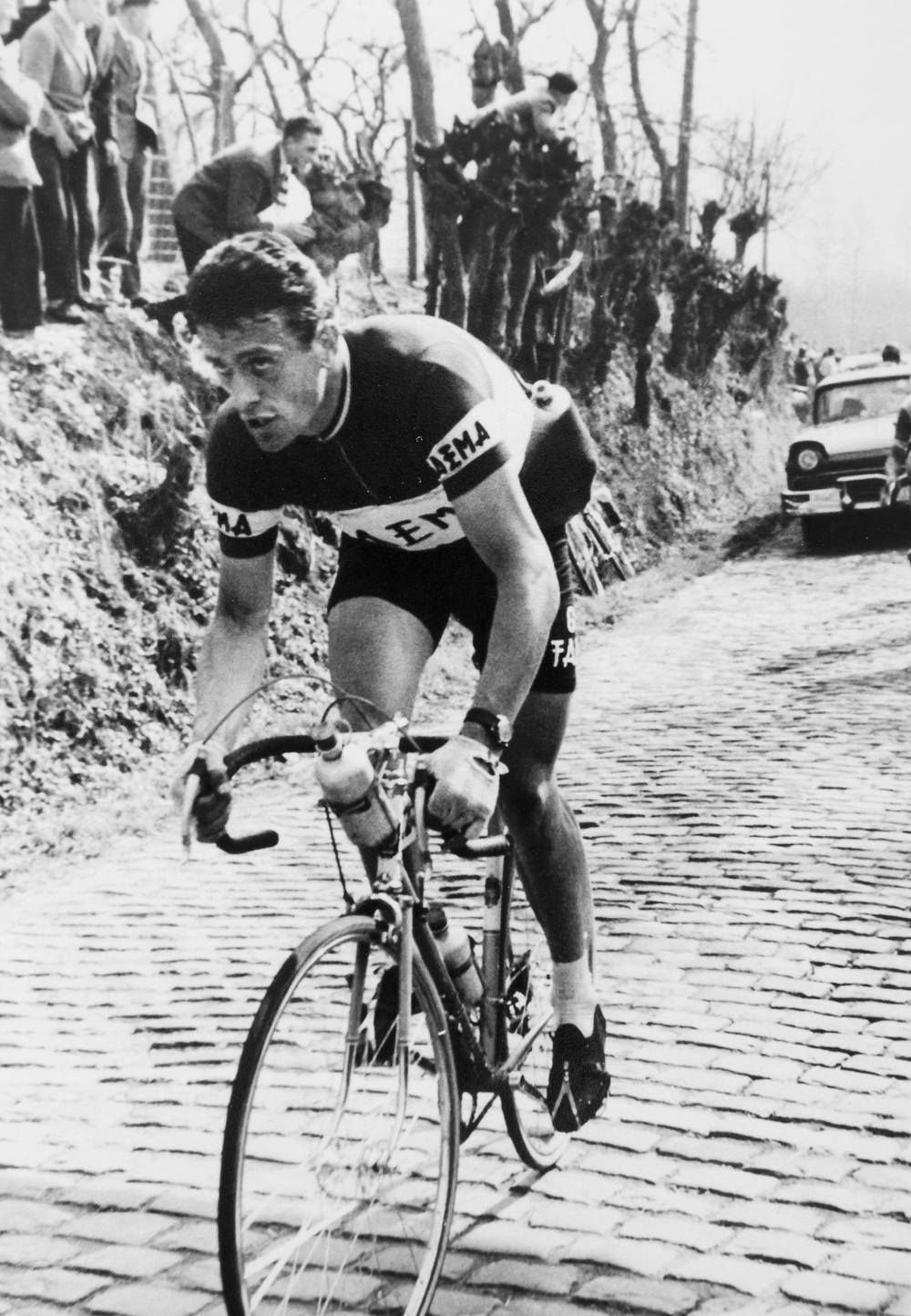 Verplaetse, hier tijdens de Ronde van Vlaanderen, was een veelwinnaar bij de jeugd en reed als prof vaak in dienst van Rik Van Looy.
