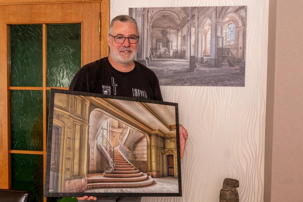 Guy Bostijn nam vorig jaar deel aan een onlinewedstrijd van NRC.nl. Met zijn foto van een verlaten villa met iconische trappen won hij de publieksprijs.