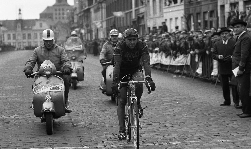 André Messelis won in 1962 de E3 Harelbeke in barslechte omstandigheden. 