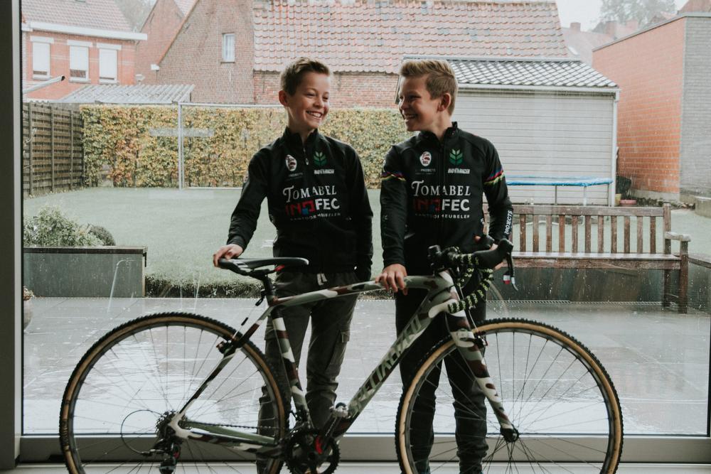 Broers Van den Meerssche voor eigen volk in de Poelbergcross