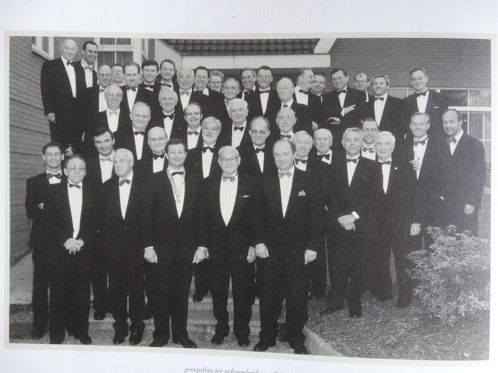 Een groepsfoto ter gelegenheid van het 40-jarige bestaan van Rotary Club Tielt.