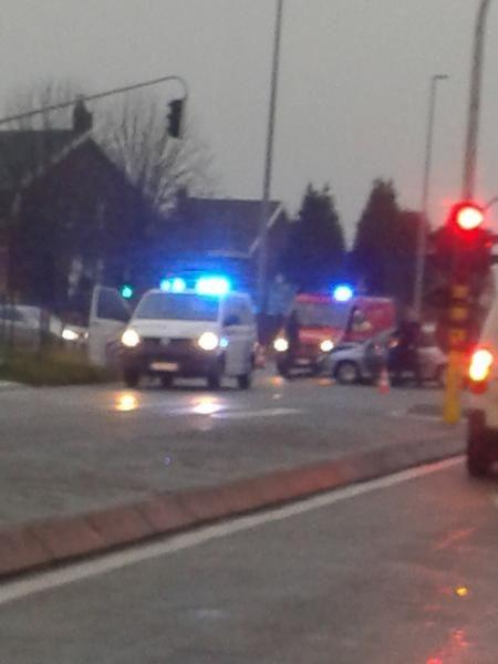 File op Rijksweg Roeselare na ongeval op kruispunt Hoogleedsesteenweg