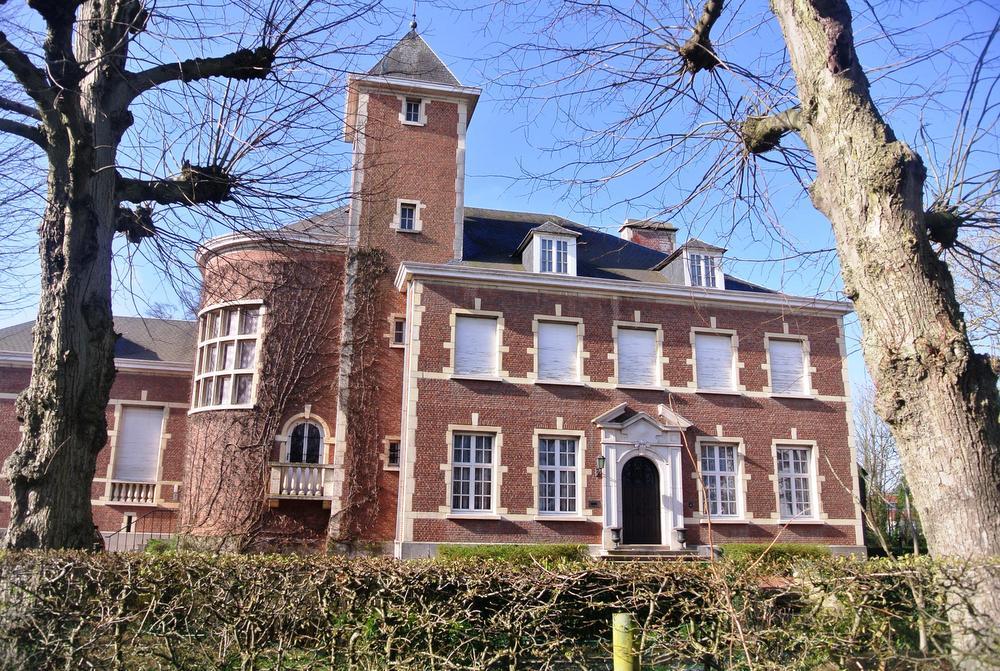 Het na de oorlog heropgebouwde landhuis Hoog Mosscher waar de zes kinderen Cambien de dood vonden. Nu woont daar nog schoonzoon dr. Frans Debaillie.