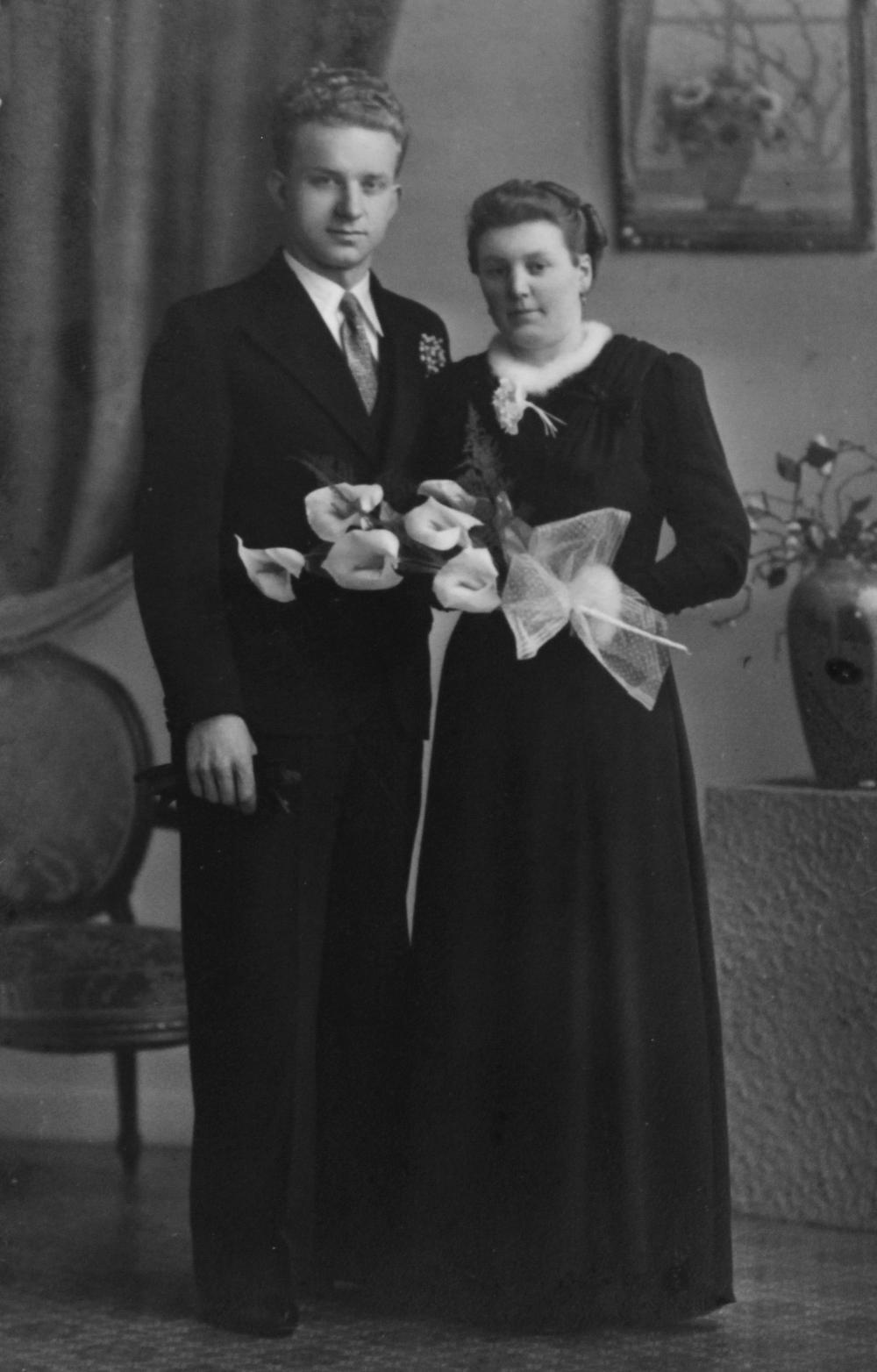 De huwelijksfoto van 75 jaar geleden. 