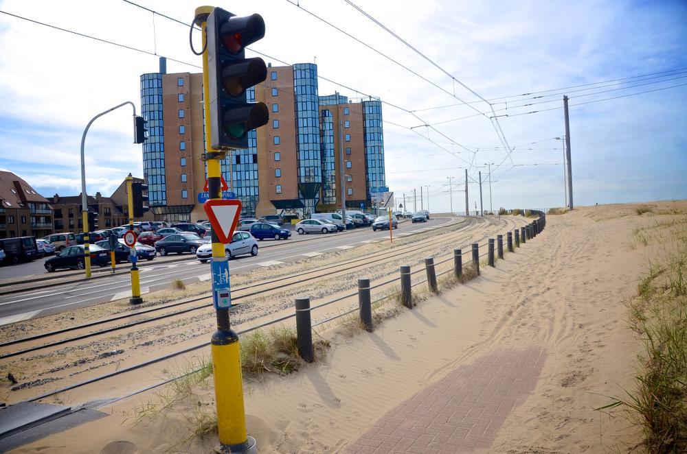 De stad belooft ook in Mariakerke het zand te komen opruimen.