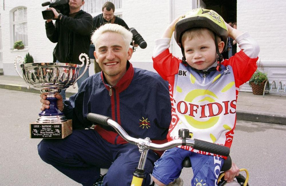 Frank in 1999 op de markt van Ploegsteert, na zijn overwinning in Luik-Bastenaken-Luik.