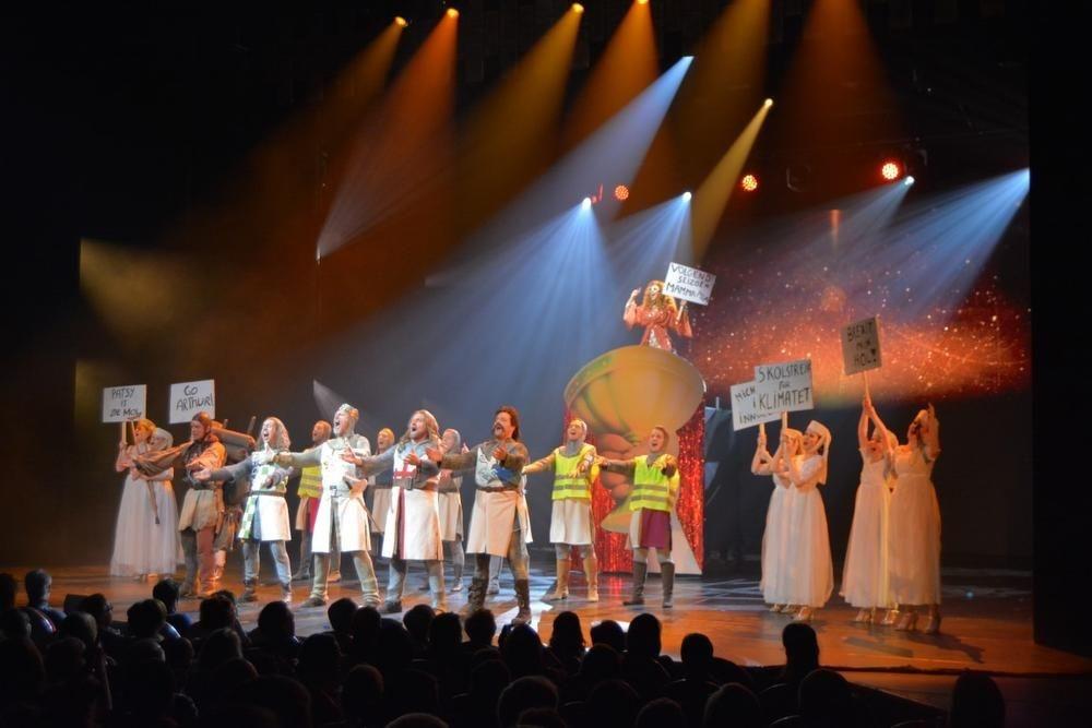 IN BEELD - Monty Python Spamalot maakt iedereen blij in Stadsschouwburg Antwerpen