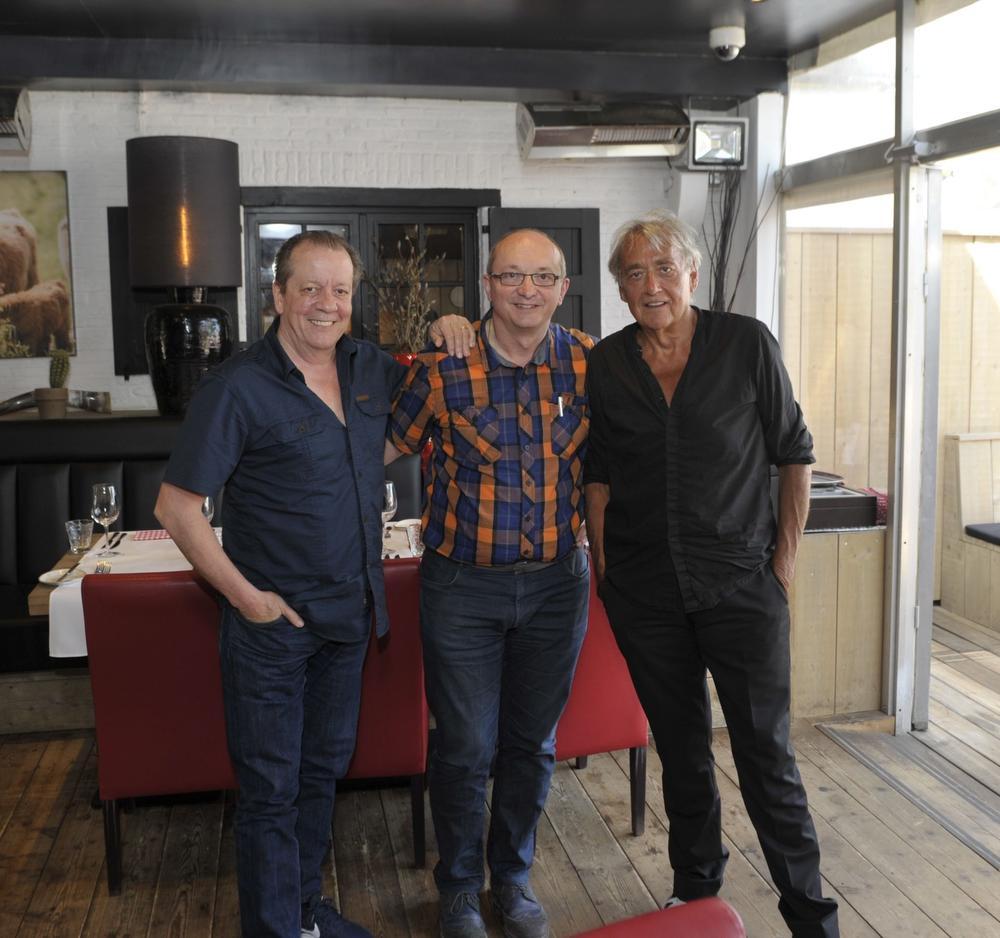 Walter Grootaers en Jan Van Eyken van De Kreuners, samen met onze showbizzmedewerker PADI, in 't Steakhouse in Lier.