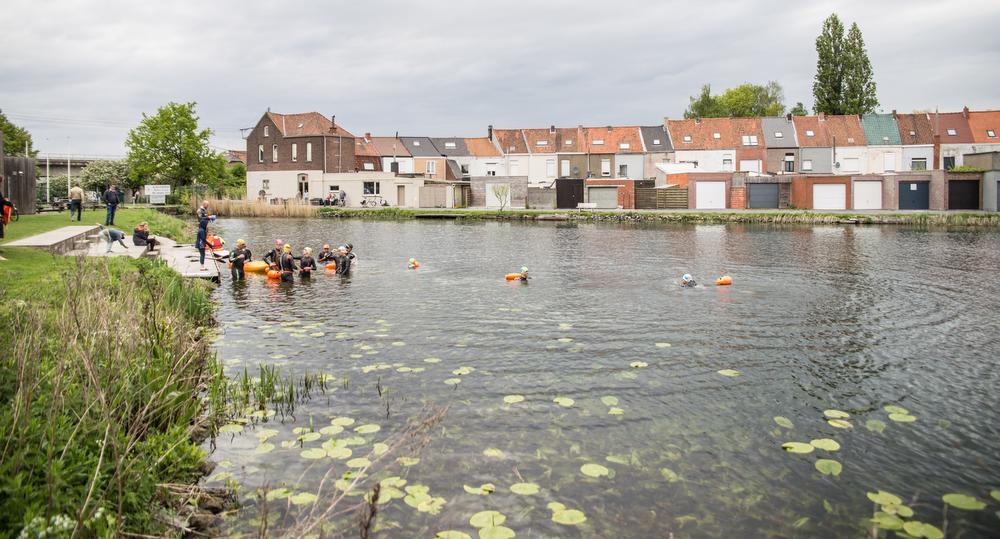 Kanoclub, Vaartzwemmers en stad Kortrijk botsen: duik in Vaart is nog altijd illegaal