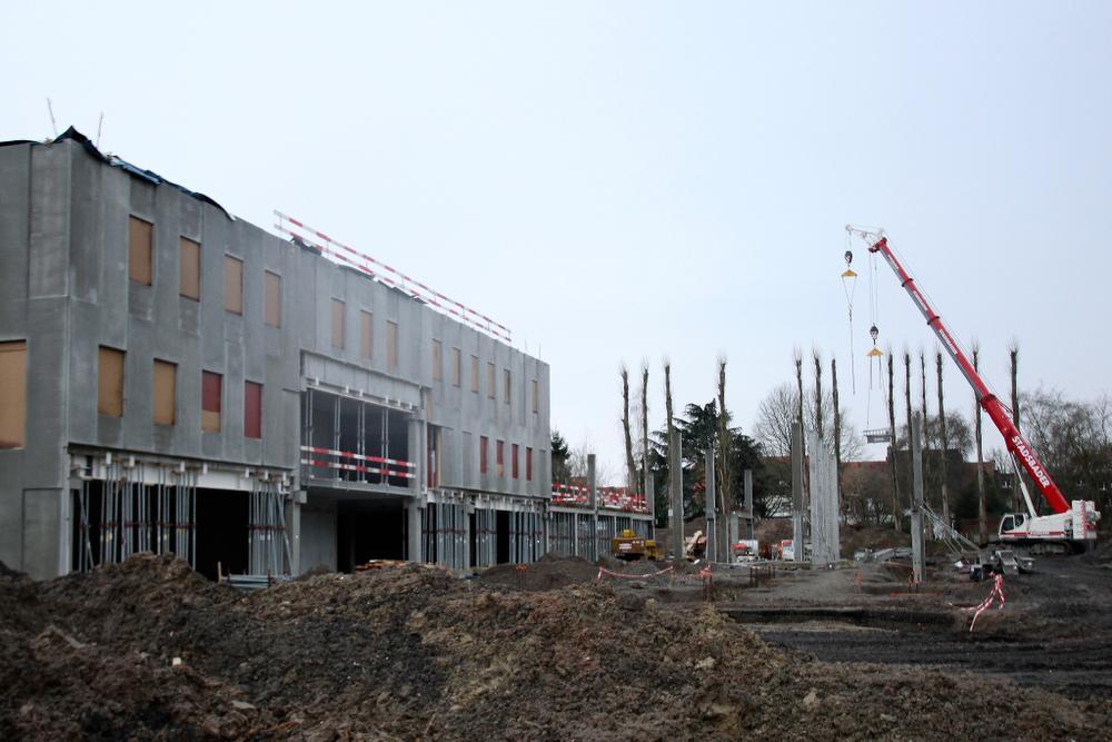 Ook het nieuw politiegebouw aan de Renaat de Rudderlaan moet tegen het najaar van 2018 volledig afgewerkt zijn.