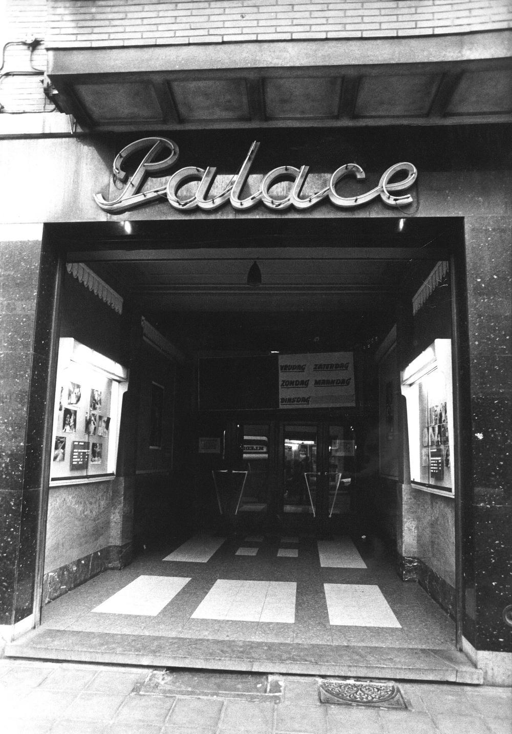 De CinéPalace in 1985. Toen was daar nog een goed draaiende bioscoop gevestigd.