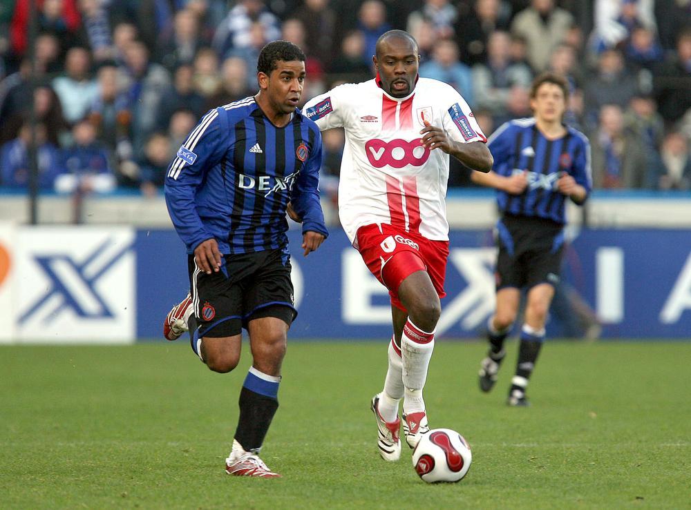 Jason Vandelannoite speelde in twee seizoenen 31 matchen voor Club Brugge. We zien hem hier met Ali Lukunku van Standard.