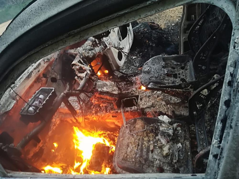 De uitgebrande auto van Pieter-Jan Staelens.