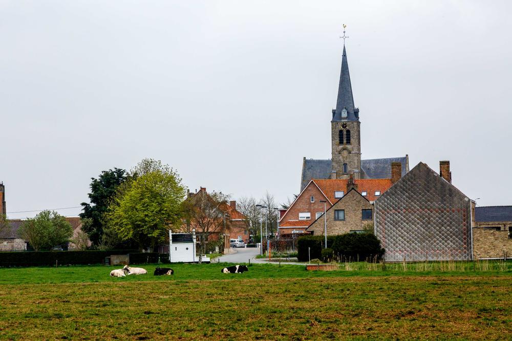 Dorine Gadeyne leeft en werkt dicht bij de natuur, maar ontsnapt in de kerk aan de dagelijkse drukte.