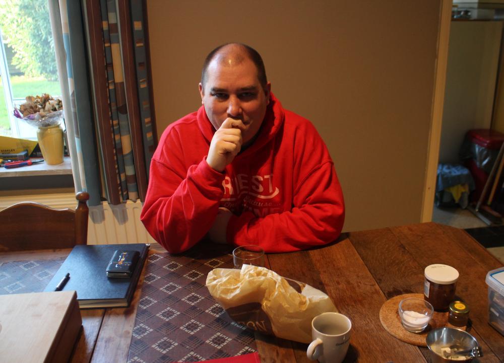 Igor begint zijn zondag al om 6 uur en maakt ook tijd voor een ontbijt.