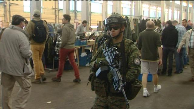 3000 bezoekers voor wapen- en militariabeurs in Oostende