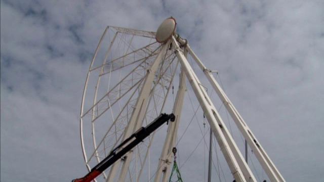 Omstreden reuzenrad op Zeeheldenplein in Oostende in opbouw
