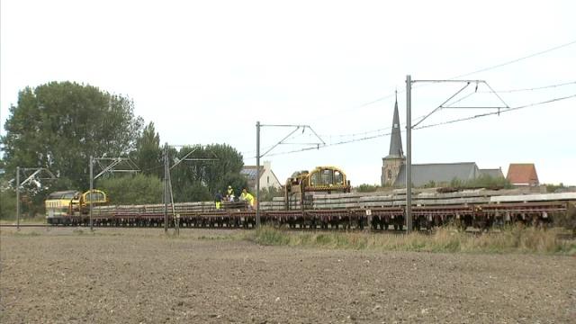 Spectaculaire spoormachines aan het werk op lijn Diksmuide en De Panne