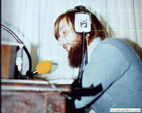 Geert van Dijk tijdens een van de eerste uitzendingen van Radio Gemini in 1979.