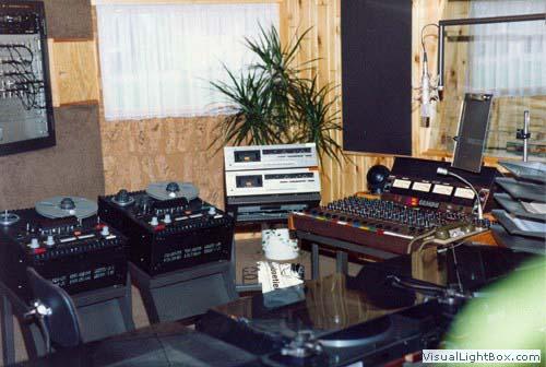 Vanuit deze studio in de Kortrijkse Hallen maakte Radio Gemini furore.