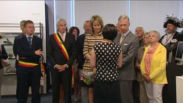 Prins Filip en prinses Mathilde bezoeken het Nationaal Schoeiselmuseum in Izegem