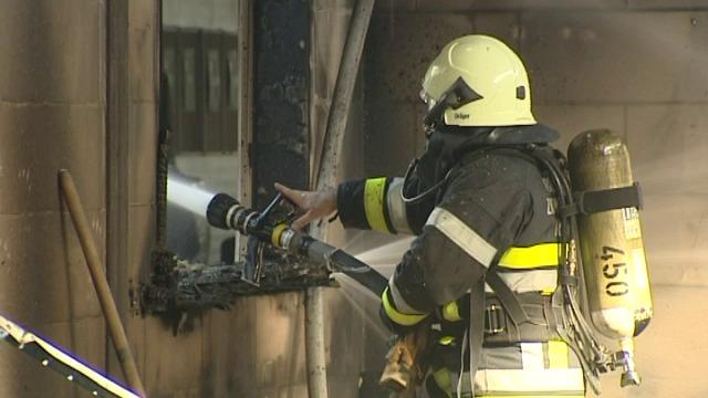 Brandweer Roeselare roept voor 2e brand in Tupperwarebedrijf hulp in van korps Ardooie
