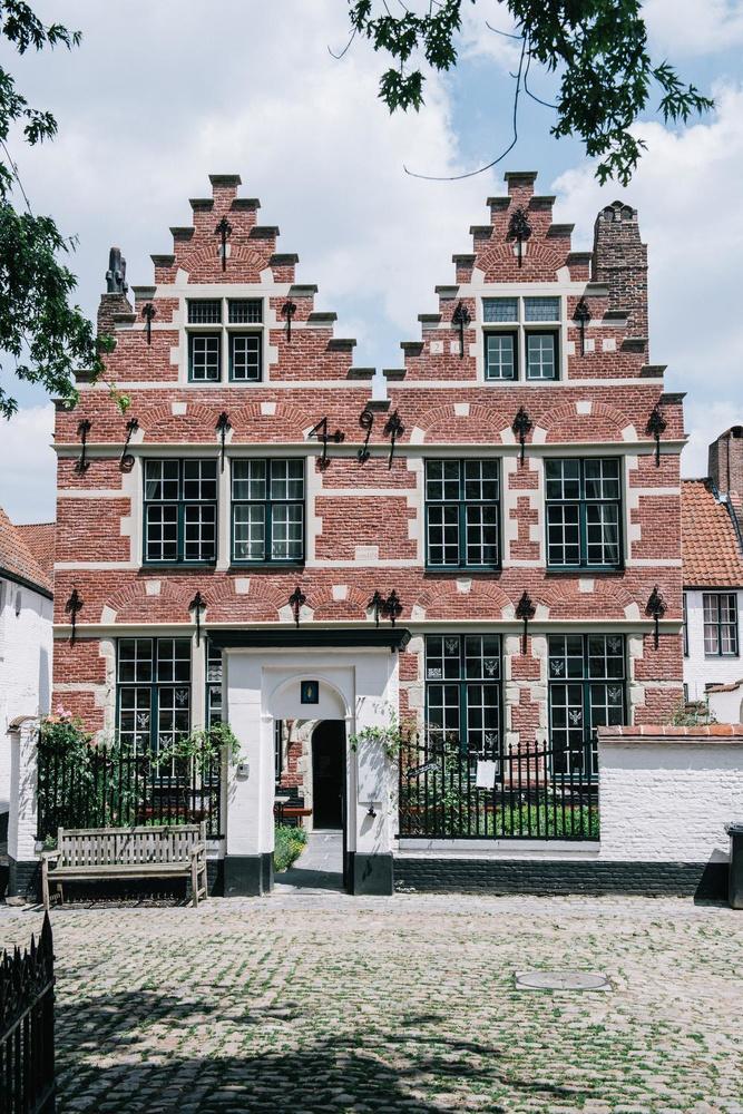 Het Sint-Elisabethbegijnhof is een dorp in de stad: 