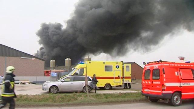 Gewonden bij hevige brand in varkensbedrijf in Koolskamp