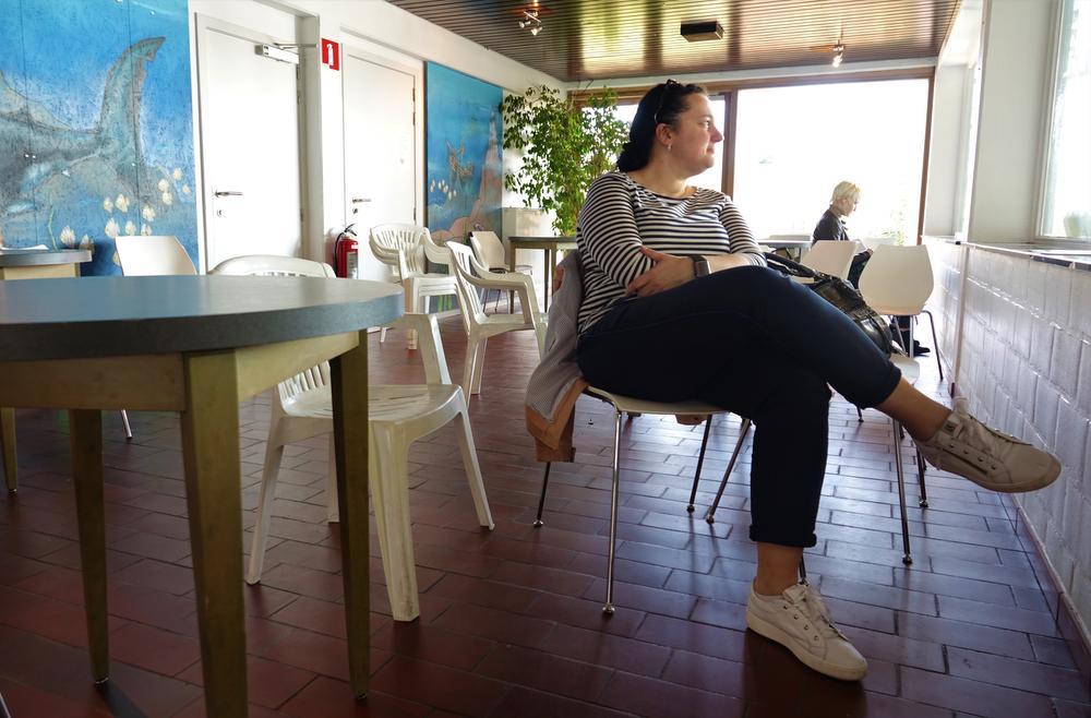 Irina komt vijf keer per week kijken hoe haar dochter zich amuseert in het water.