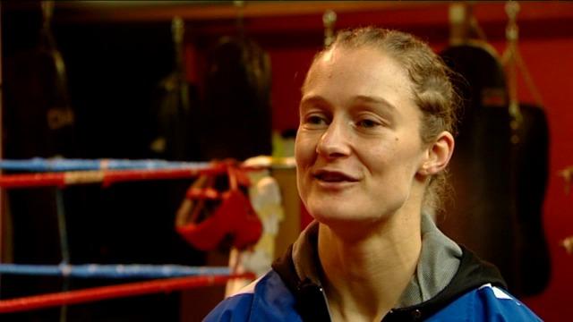 Delfine Persoon uit Gits is voor de derde keer wereldkampioen boksen