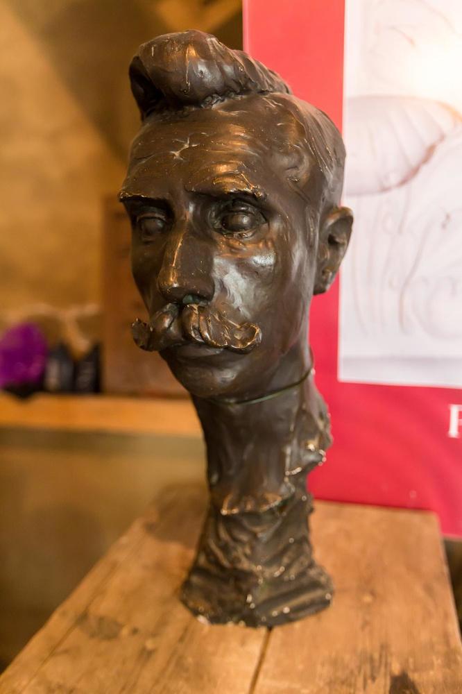 Een beeld van Jan, de grootvader van Pol.