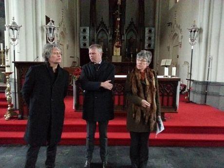 Kortrijkse gemeenteraad strijkt neer in... kerk van Kooigem
