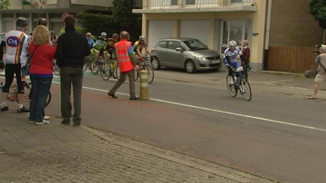 Brugge : Supporters verwelkomen deelnemers 1000 kilometer tegen kanker
