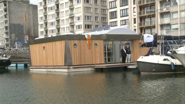 Eerste drijvend sanitair paviljoen in Mercator jachthaven Oostende