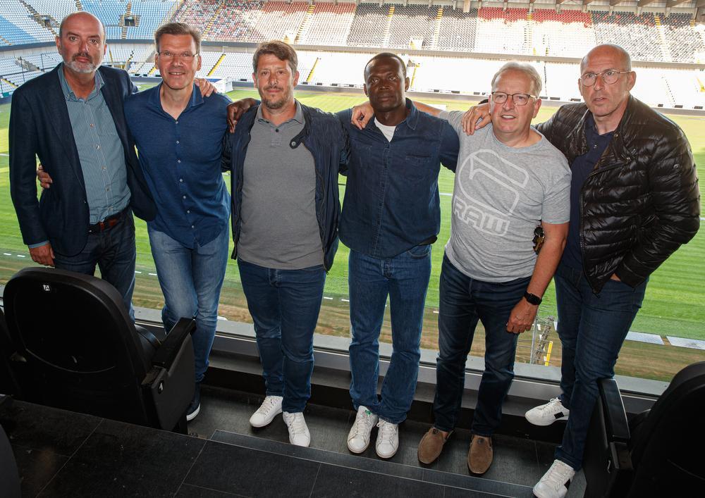 Marc Van Lysebetten, Rudi Cossey, Fabien Mercadal, Jeannot Akakpo, José Jeunechamps en Dany Verlinden: de Franse trainer geeft vertrouwen aan zijn staf.