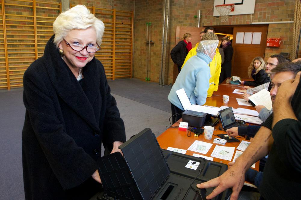N-VA doet het in 2012 uitstekend onder Ann Soete. Het wordt met tien zetels de grootste oppositiepartij in Brugge. (Foto Belga)