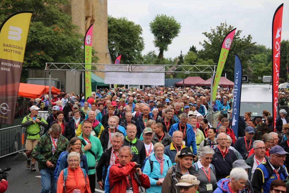 Startschot voor Vierdaagse van de IJzer laat 6.000 wandelaars vertrekken