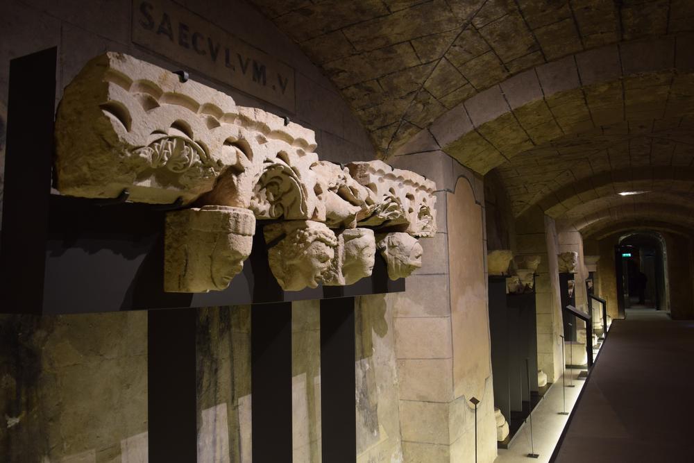 De crypte van de Notre-Dame herbergt tal van schatten.