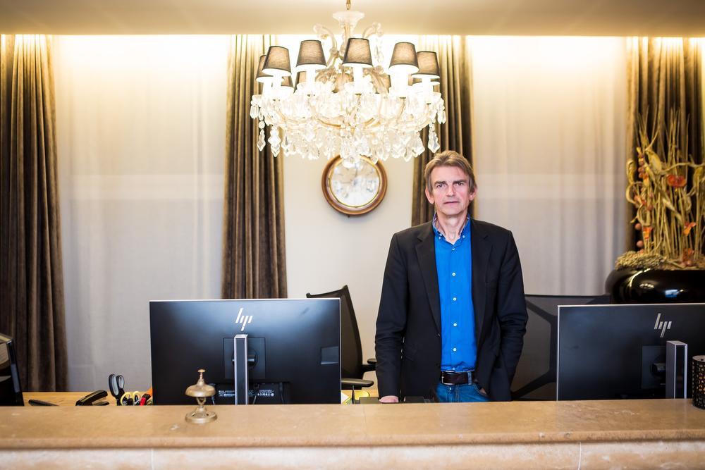 Wielerlegende Fons De Wolf: ooit de nieuwe Eddy Merckx, nu hotelreceptionist in Brugge
