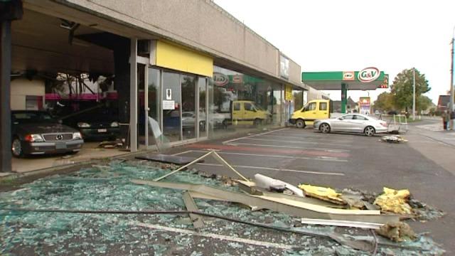 Kleine windhoos beschadigt serres, huizen en winkels in Gits, ook Koolskamp deelt in de brokken