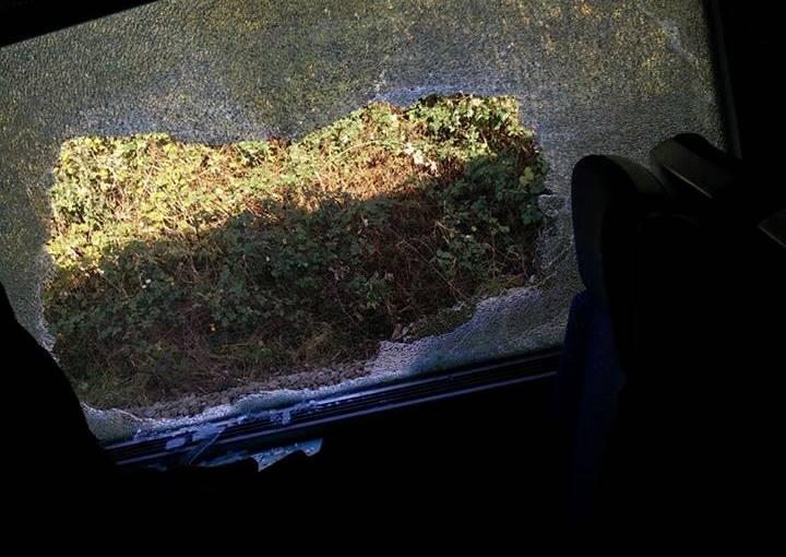 Op een foto van Ada Cnockaert is te zien hoe door de klap de ramen in de wagens aan diggelen werden geslagen.