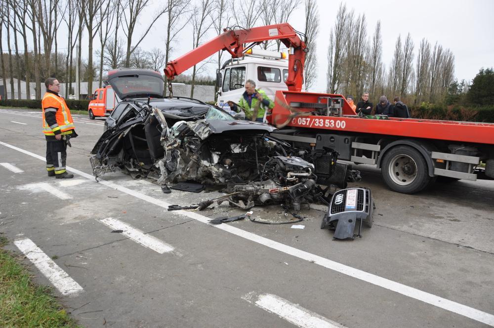 Zondagmorgen gebeurde er een zwaar verkeersongeval op de N8 Woesten-Vleteren.