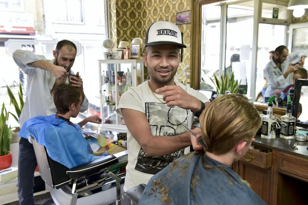 Old Times Barber Shop uit Roeselare is een hit in de (allochtone) buurt.