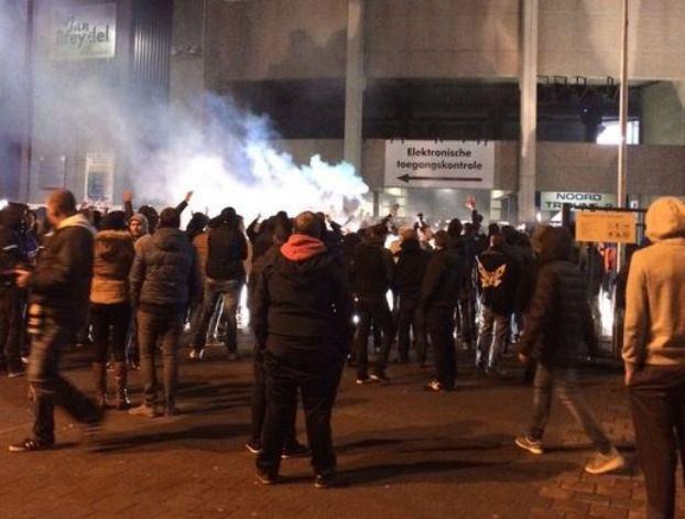 Brugse aanhangers protesteren aan Jan Breydelstadion en verwonden Vincent Mannaert