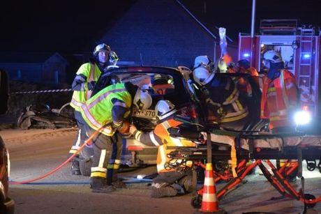 Vrouw gewond afgevoerd na hevige klap tussen twee auto's in Langemark